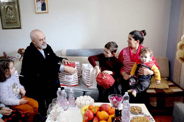 Албанија воведува посебна заштита за домаќинки со три или повеќе деца