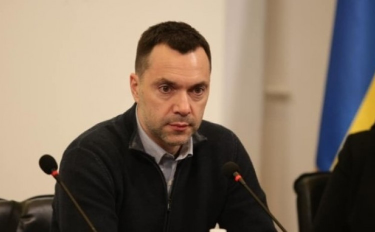 Советникот на Зеленски поднесе оставка, предизвика бура реакции со изјавите за смртоносниот напад на Днепар
