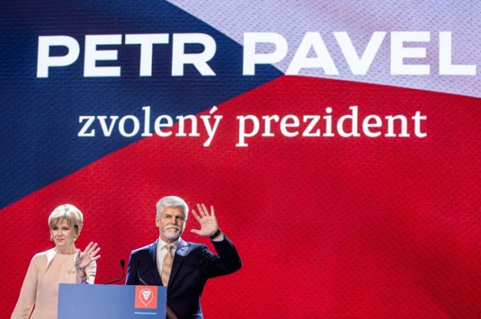 Генералот Петр Павел победи на претседателските избори во Чешка