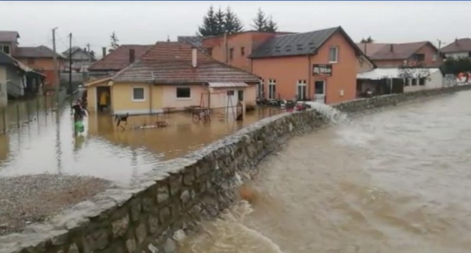 Неколку општини во Србија прогласија вонредна состојба по поплавите
