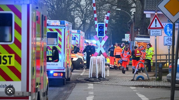 На железничката станица Брокштет во Германија маж со нож усмртил повеќе патници