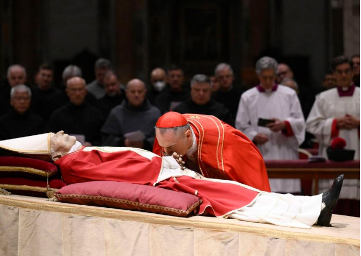 Папата Бенедикт потпишал картичка за донирање на органите по смртта, но тоа нема да се случи