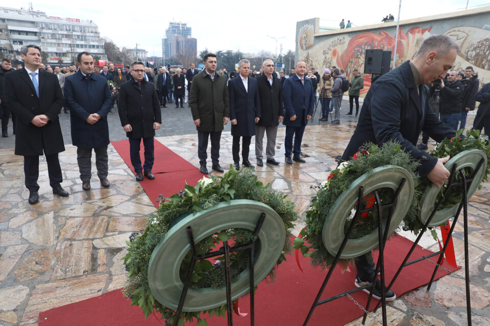 ДУИ одбележа 555 години од смртта на Скендербег, незадоволните и Меџити како најзаслужен за споменикот не беа покрај лидерот Ахмети