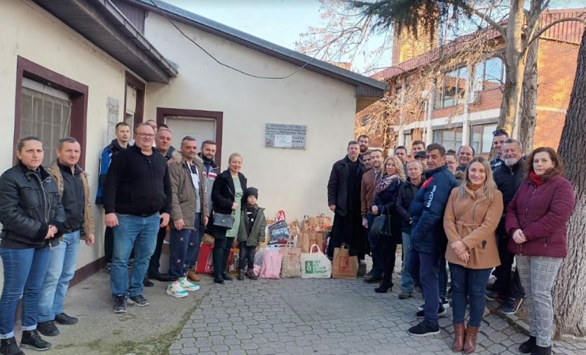 Сопругата на Христијан, Рози Мицкоска се приклучи на хуманитарната акција на ОК на ВМРО ДПМНЕ во Ѓорче Петров