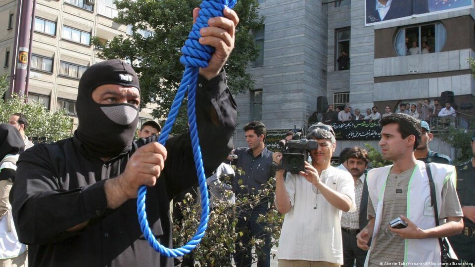 ЕУ го повика Иран веднаш да престане со изрекувањето и извршувањето на смртните казни