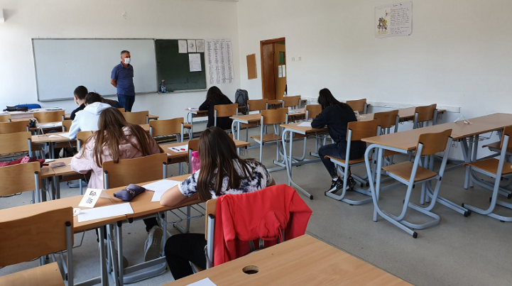 Шаќири: Се чекаат согласности за продолжување на договорите на наставниците од МИГ