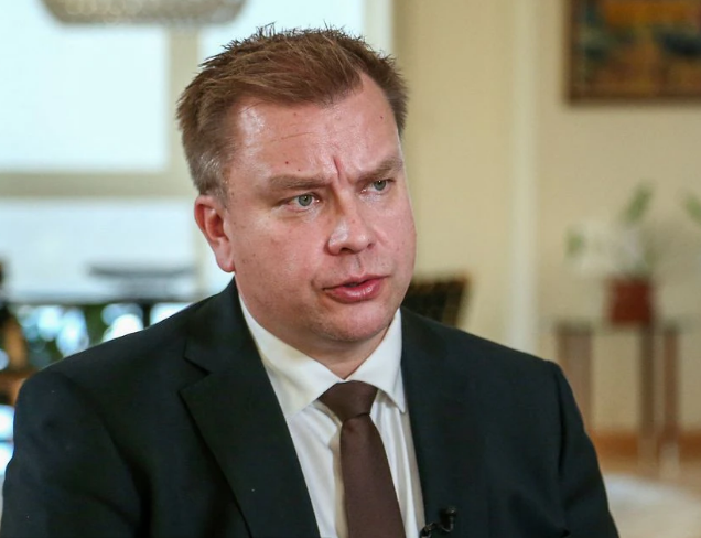 Финскиот министер за одбрана Каиконен зеде двомесечно породилно отсуство