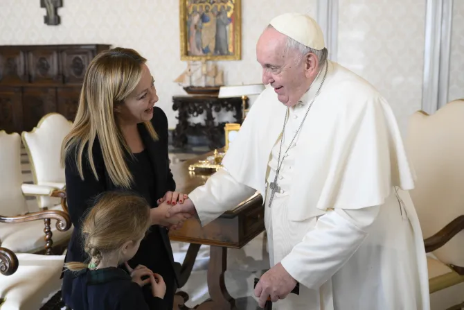 Италијанската премиерка во прва официјална посета на папата Франциск