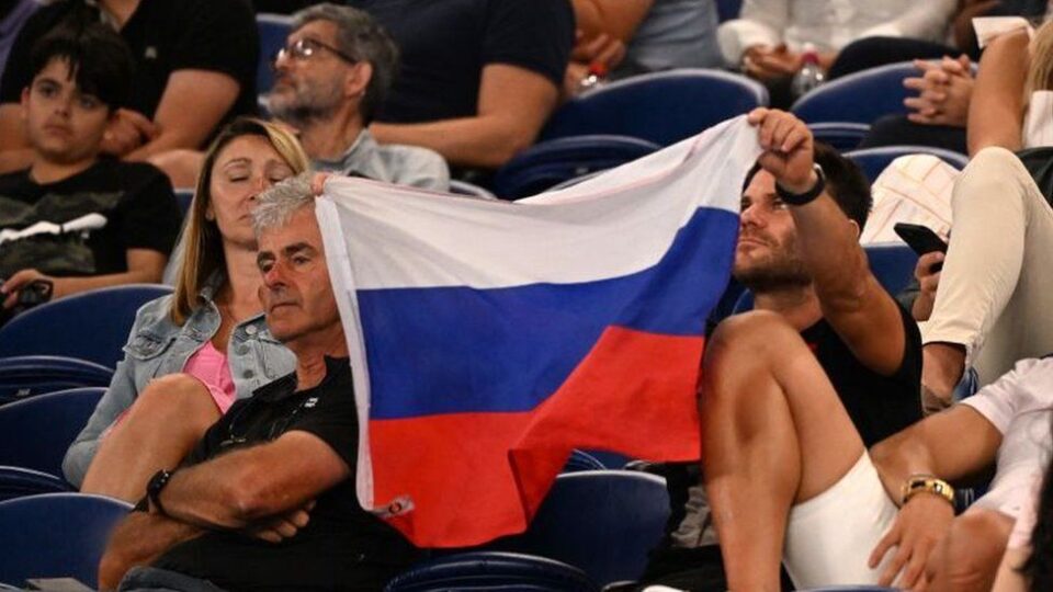 Австралија опен забрани веење на руски и белоруски знамиња на трибините