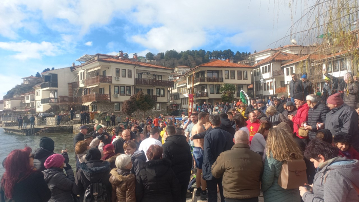 Со греана ракија на Сараиште охриѓани го одбележаа Денот на рибарите