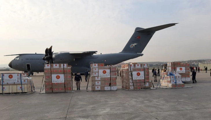 Грција испраќа во Турција пет авиони со хуманитарна помош
