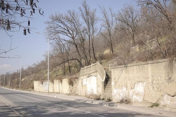 Арсовска се прогласи за ненадлежна откако Герасимовски ѝ укажа дека се распаѓа ѕид на Скопското кале