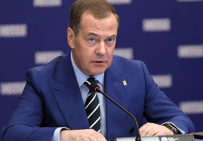 Медведев: Русија регрутирала 280.000 војници во својата армија годинава