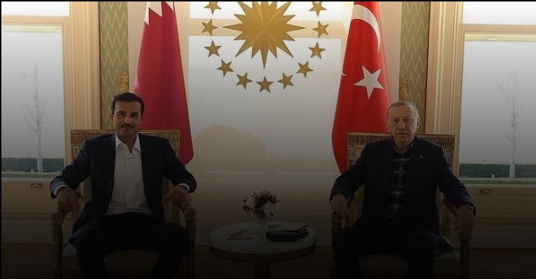 Катарскиот емир Ал Тани е првиот светски лидер кој допатува во Турција по разорните земјотреси