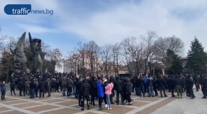 Навивачи на протест во Пловдив: Овде сме поради Пендиков
