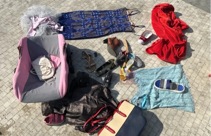Вечерни фустани, обувки за фрлање, стара облека оставија граѓани за настраданите во земјотресот во Турција