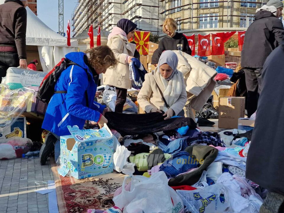 Данела Арсовска побарала чистка, плоштадот во Скопје и личел на депонија, на волонтерите им рекла да ги нема до утре