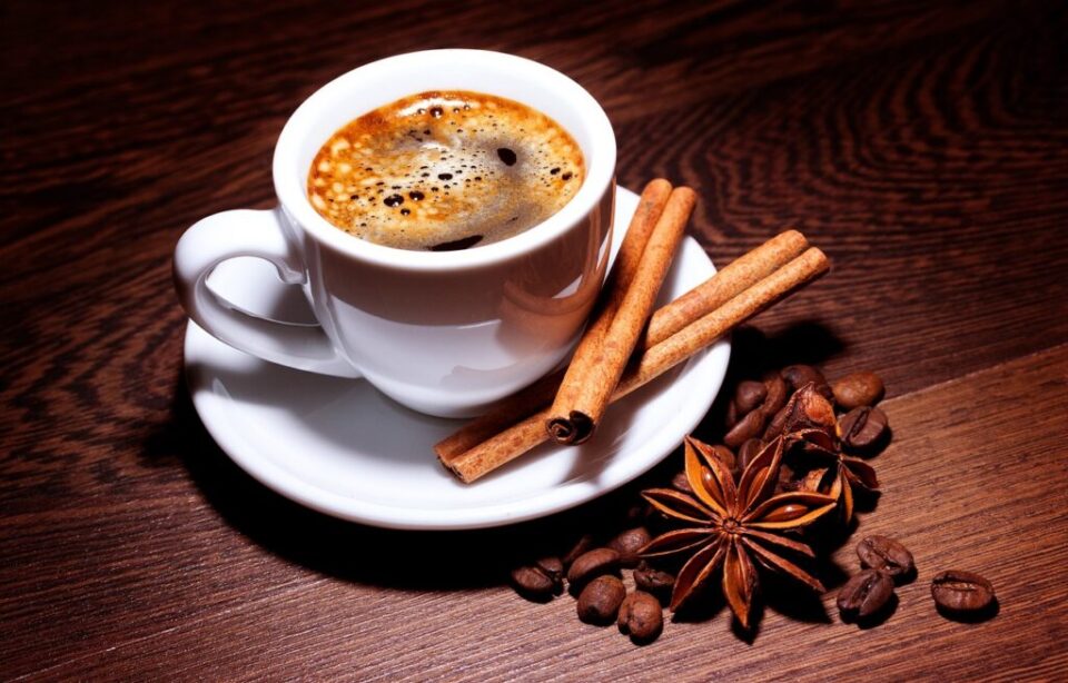 Како да го пиете кафето по наполнети 50 години: Една состојка позитивно влијае за холестеролот, дијабетесот и други болести
