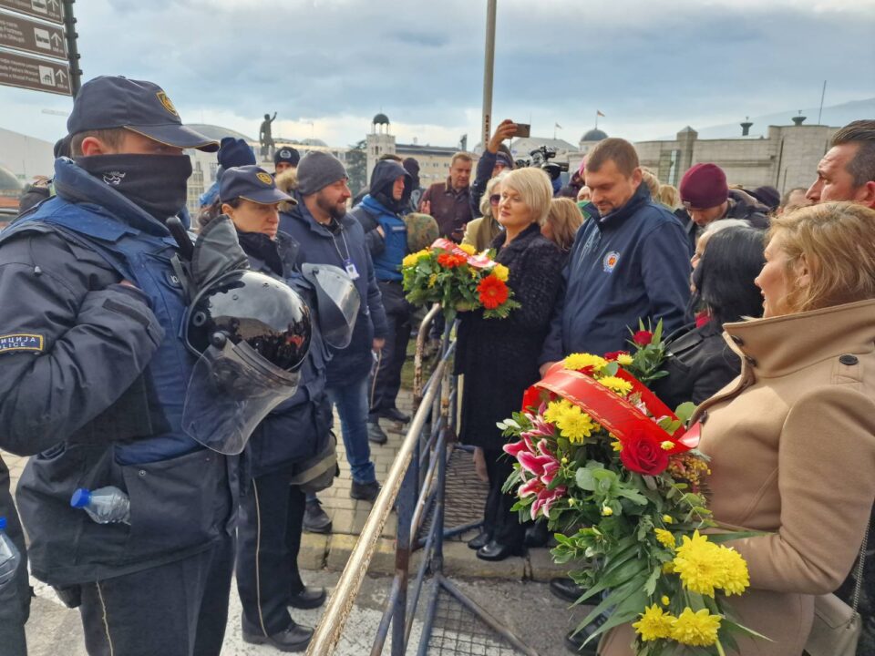 ВМРО-ДПМНЕ: Хаосот со прославата на Делчев, покажува системска неспособност и дека со Ковачевски и Ахмети државата се распаѓа