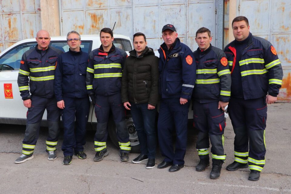 Кумановски пожарникари со возило и опрема заминуваат во Турција, помош ќе се даде и за Сирија