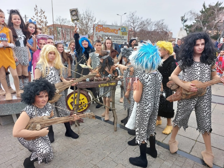Гран при за „Флинстонови“, прво место за „Адамс фемили“ на традиционалниот Прилепски карневал