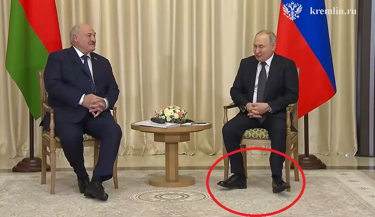 Што се случува со Путин: Претседателот на Русија се сретна со Лукашенко, но социјалните мрежи „гореа“ поради движењето на неговите нозе