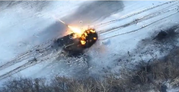 Како украински војник уништи руски транспортер