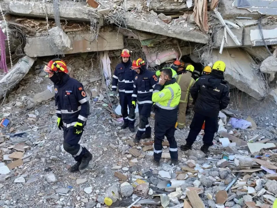 Не постои поголема награда од спасен живот, велат струмичките пожарникари кои спасија жена по пет дена под урнатините