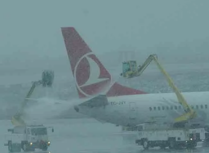 Турција во колапс: Откажани стотици авионски летови кон Истанбул!