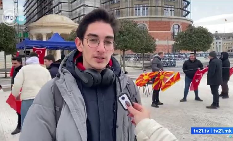 Турските студенти отворија шатор на плоштад: Собираат донации за настраданите од земјотресот