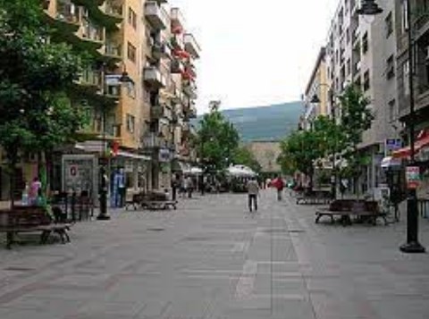 Како може семејството Груби локалот на улица „Македонија“ да го купи за 100.000 евра, односно за 700 евра по квадрат кога таму чини над 2.000 евра?