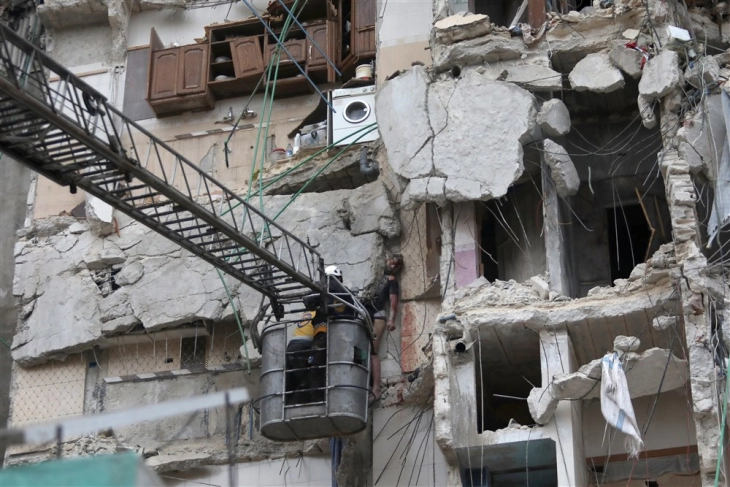 Приведени 12 лица поради неквалитетна градба на урнатите згради во Турција