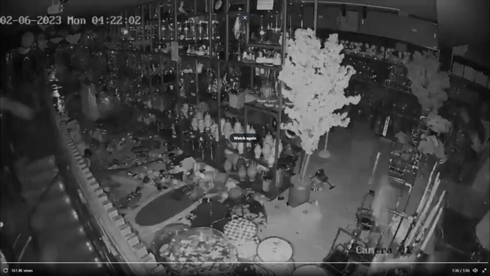 Погледнете ја моќта на земјотресот во Турција низ камерите во дуќан за стакло