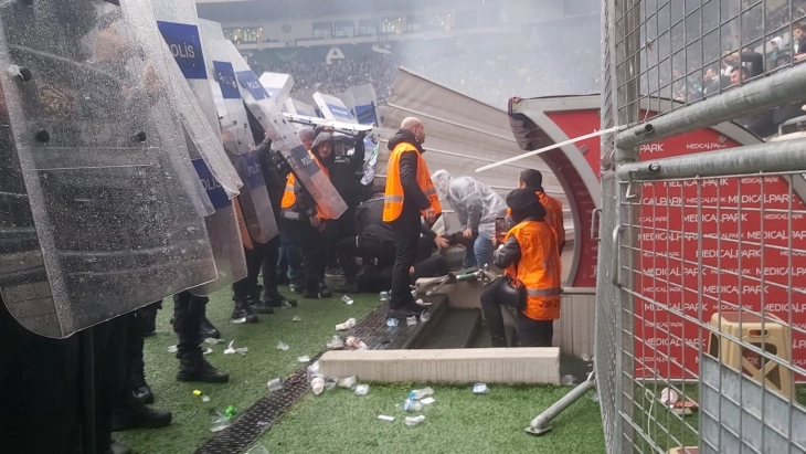 Немири на фудбалски натпревар во Бурса, седуммина уапсени
