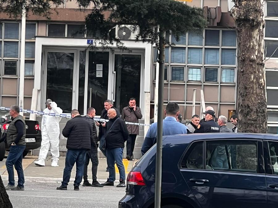 Загинат е подметнувачот на бомбата во судот во Подгорица, повредени се пет лица