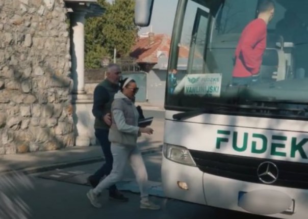 Цеца со автобус замина на концерт на Копаоник, а оттаму доаѓа во Скопје