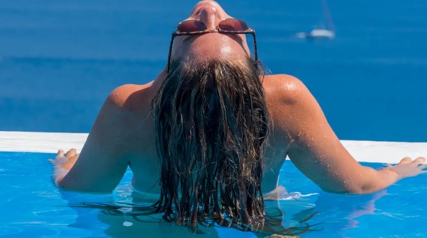 Жените во Берлин ќе можат во базени да пливаат со голи гради