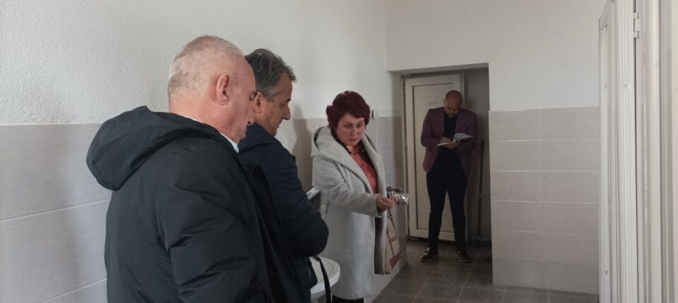 По пад на таванот: Градоначалникот на Битола бара одговорност од директорката на Средното Медицинското училиште