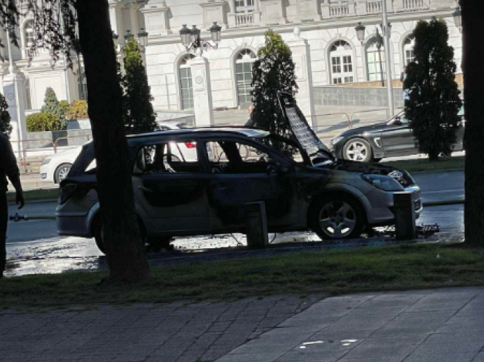Автомобил експлодираше пред Влада