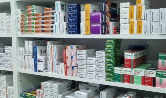 Власта си прави својата листа на лекови од блиски фирми