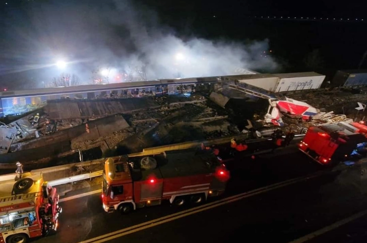 Тридневна жалост во Грција по железничката несреќа