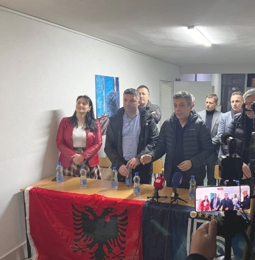 „Незадоволните“ подготвија петиција за разрешување на Груби, ДУИ се спрема за премиер Албанец