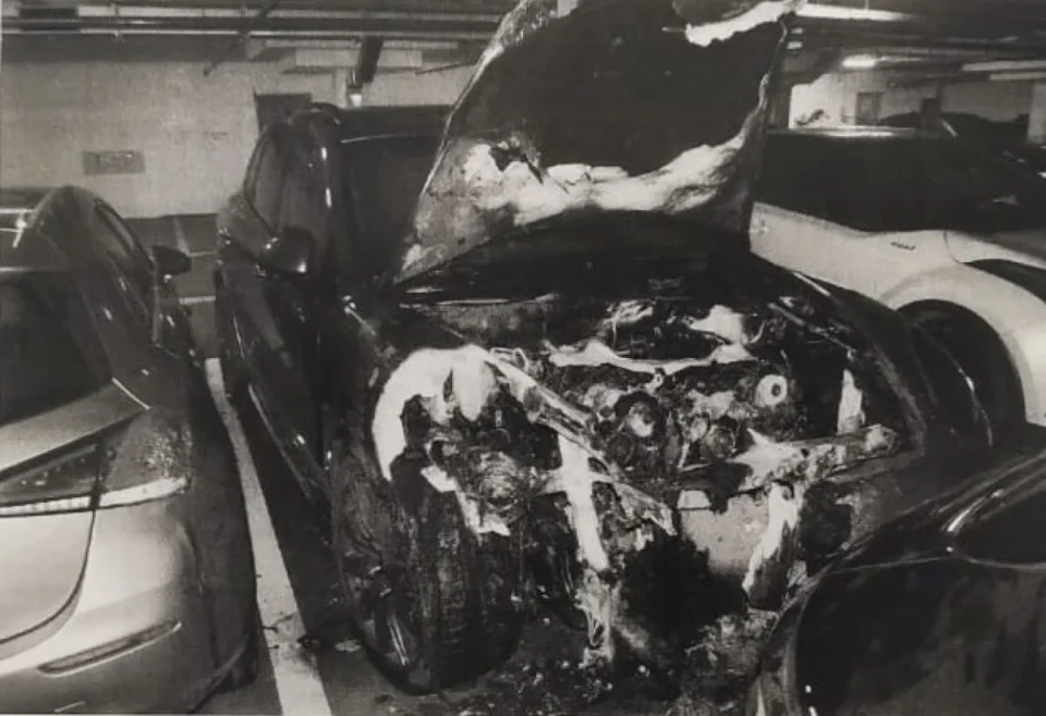 „Форд фокус“ и „мазда“ изгореа во пожар во подземна гаража во Скопје
