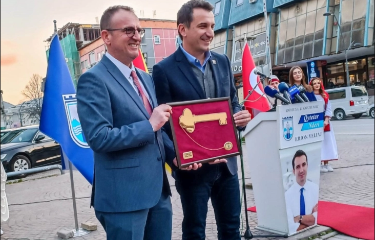Градоначалникот на Тирана стана почесен граѓанин на Гостивар