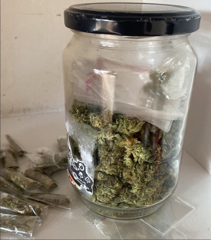 Кај скопјанец пронајдена тегла марихуана спремна за продавање