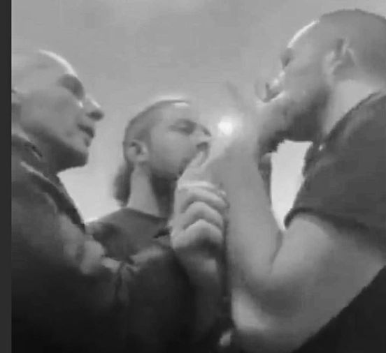 Варуфакис нападнат пред ресторан, пренесен во болница со скршен нос