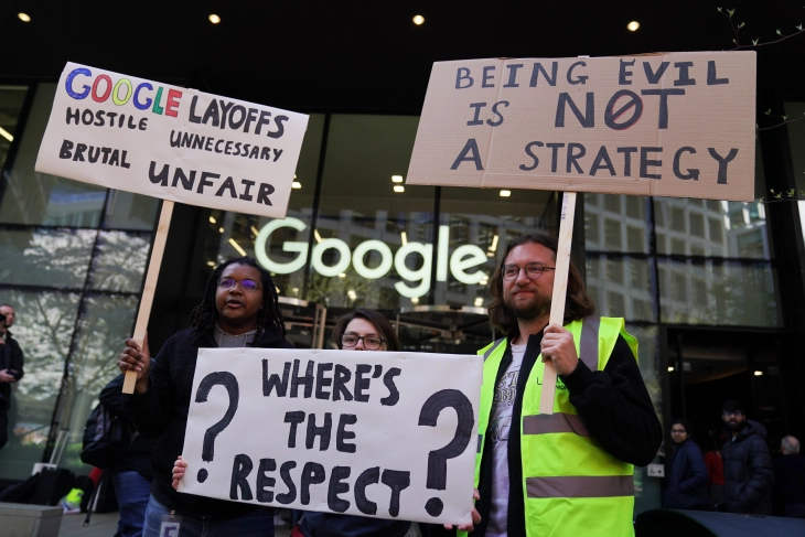 Стотици вработени во Гугл во Лондон прекинаа со работа поради отпуштања