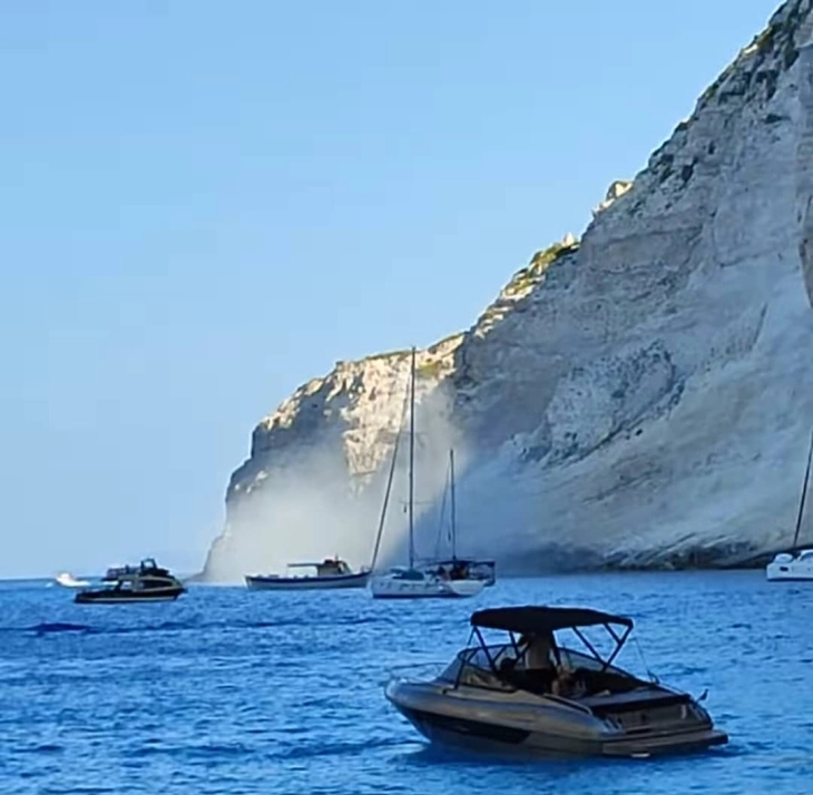 Популарната плажа „Навагио“ на грчкиот остров Закинтос затворена до крајот на октомври