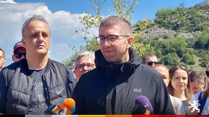 ВМРО-ДПМНЕ со симболичен марш до комплексот „Македонско село“ го одбележа ден на планетата Земја