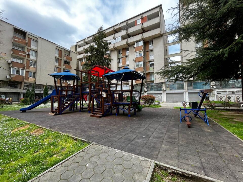 Целосно е реконструирано детското игралиште близу Зелениот пазар